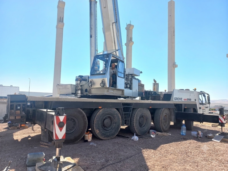 Grove GMK 5100 Crane