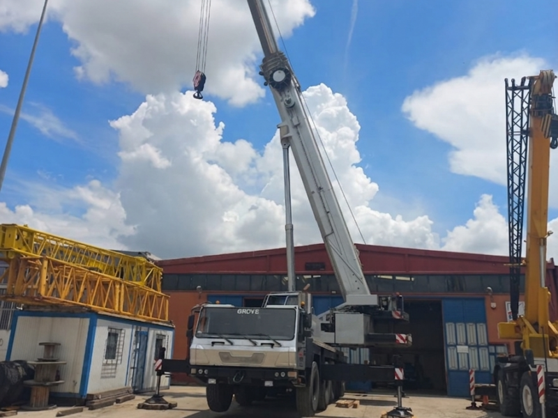Grove GMK 5100 Crane