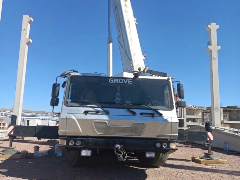 Grove GMK 5100 Crane